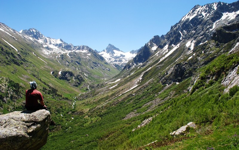 Турист на привале Поход Теберда-Домбай Кавказ
