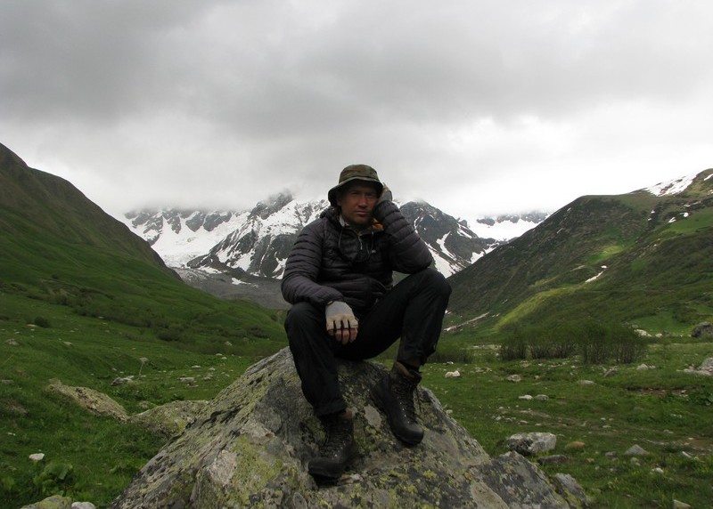  На леднике Шхары