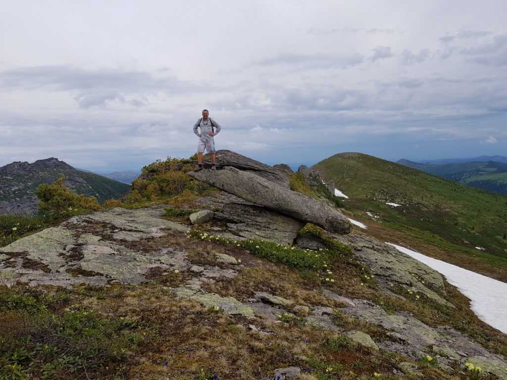 Снег Ергаки лето