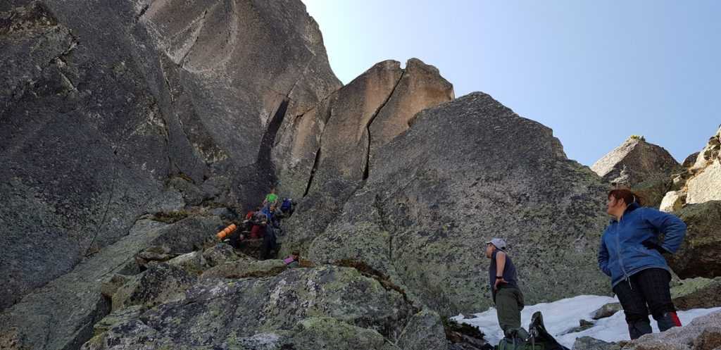 Спуск с перевала Художников-2 Ергаки