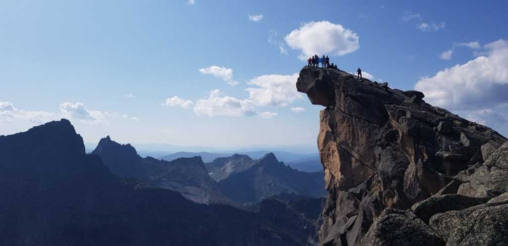 вершина пик Зуб Дракона Ергаки