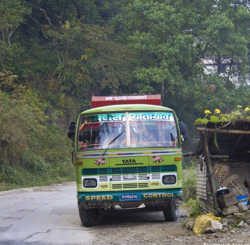 Непальский автобус