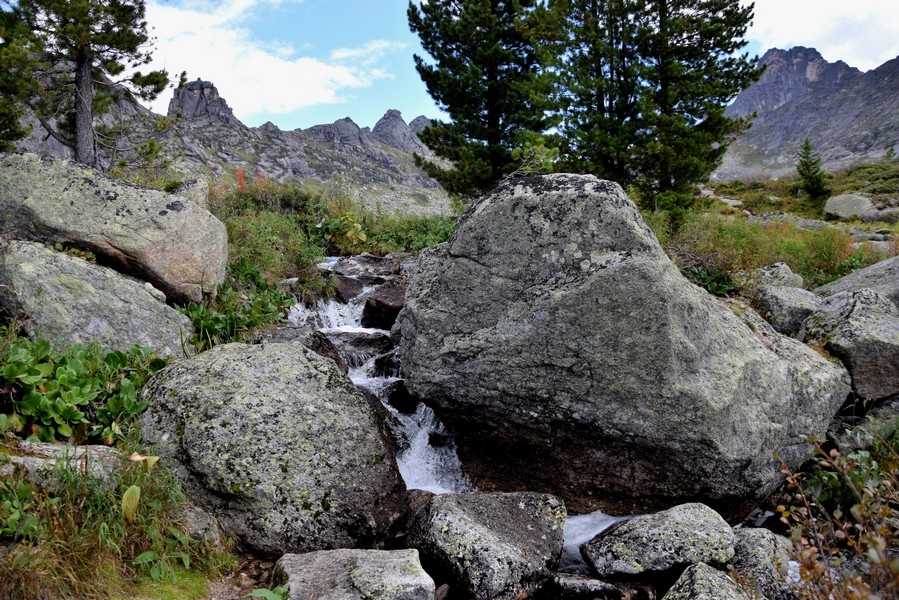 У озера Карового