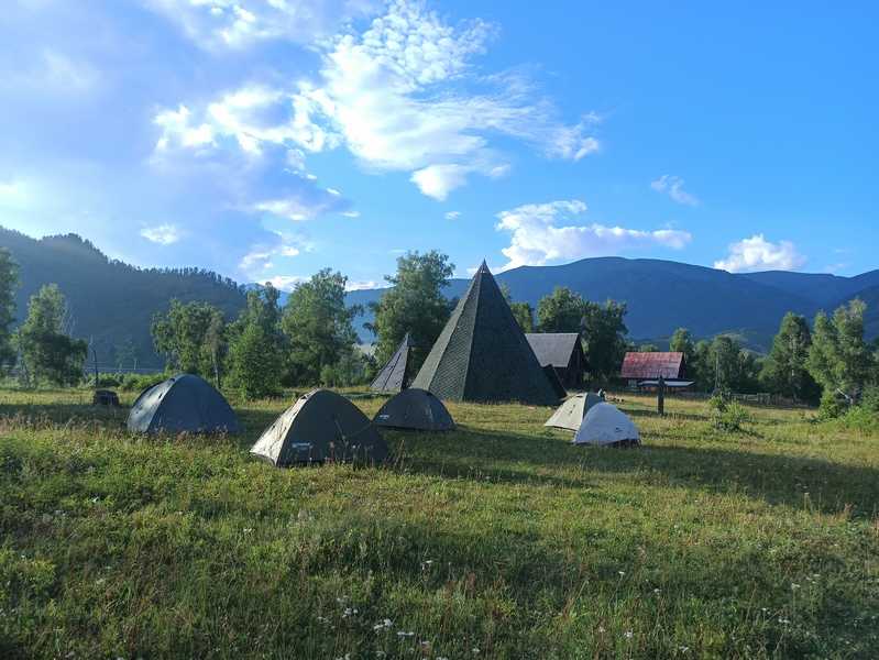 Поход к подножию Белухи