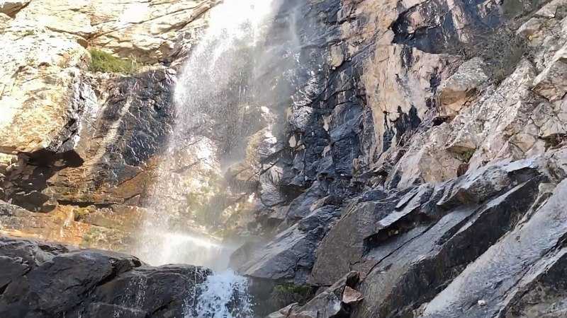 черный водопад