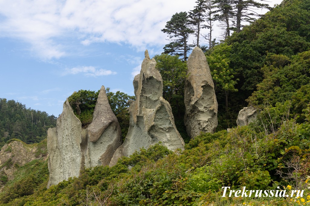 Скалы Монахи Столбчатый мыс Кунашир